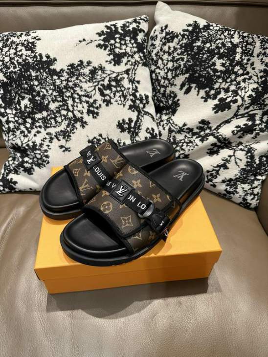 Picture of Louis Vuitton Slippers _SKULVsz36-46hnh05071204